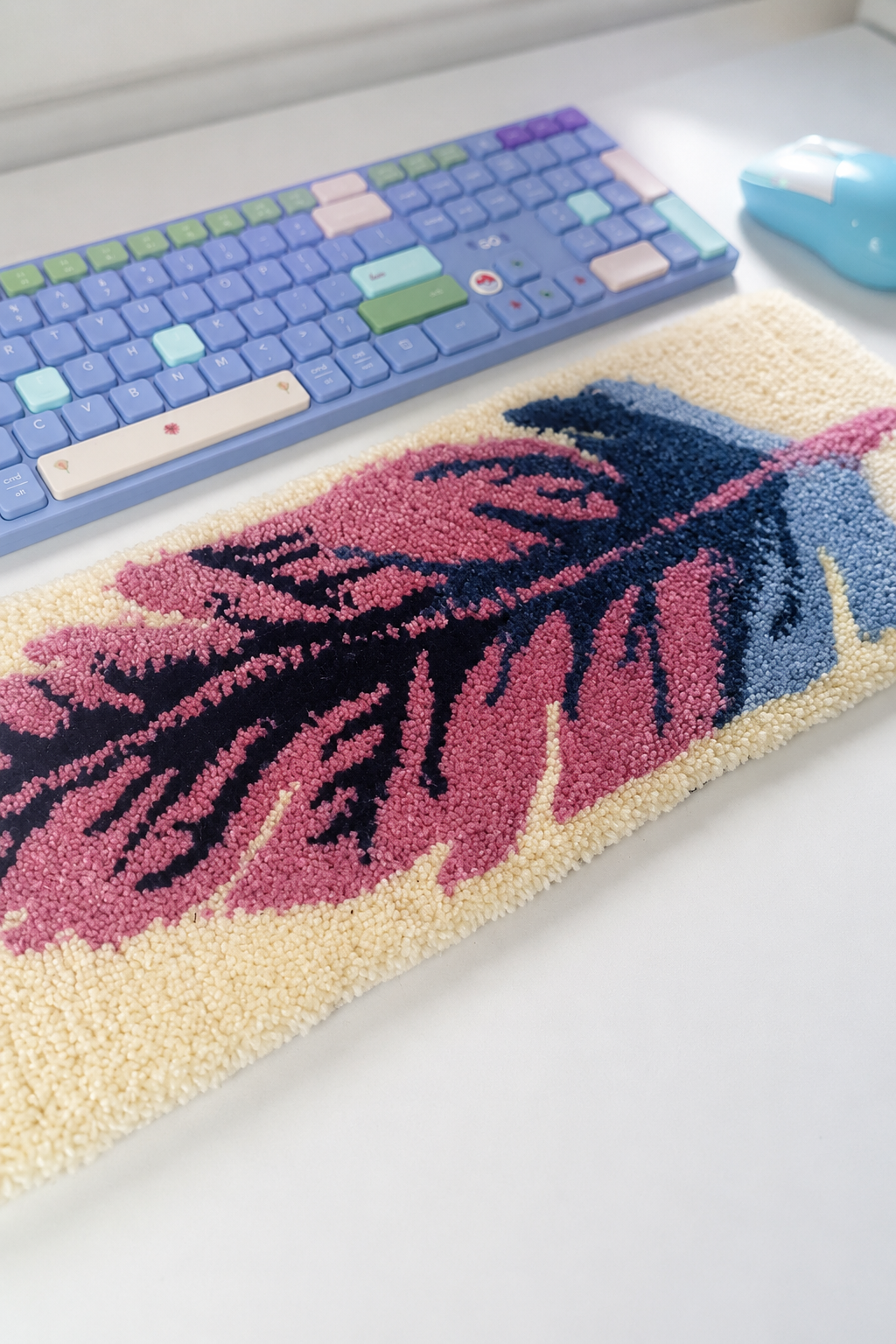 🪶 Handmade Tufting Desk Rug – Feather Design Keyboard Mat | Decorative Desk Decor
